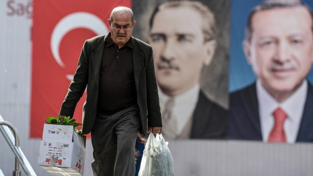 Ahead of Turkey's June 24th elections, both the ruling party and the opposition have pledged various incentives and social welfare benefits ahead of next month’s vote. Behind the 'promises auction', unresolved economic problems loom